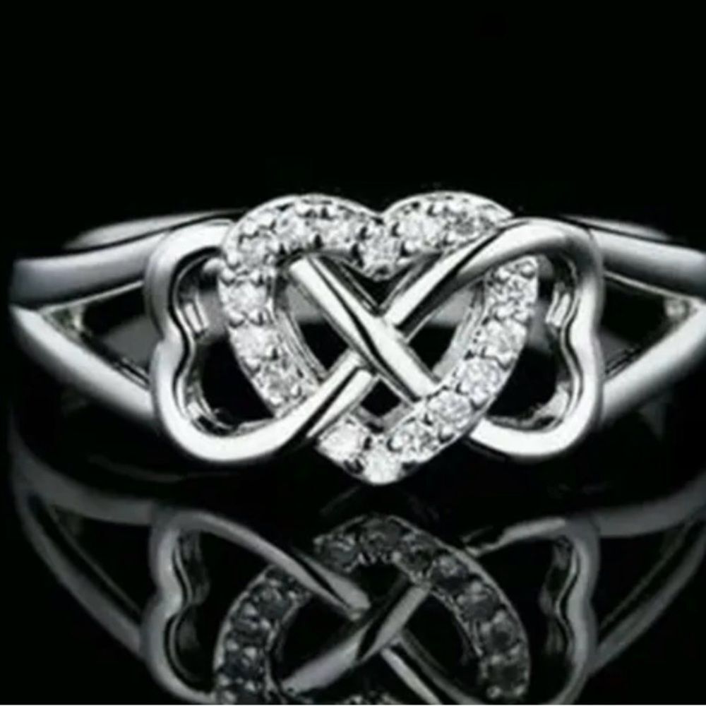 The Intertwined 3 Heart Ring in 925 and lab created stones sz 6